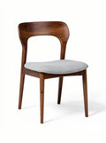 Moderne Houten Stoel met Grijze Bekleding en Sleehout Ontwerp
