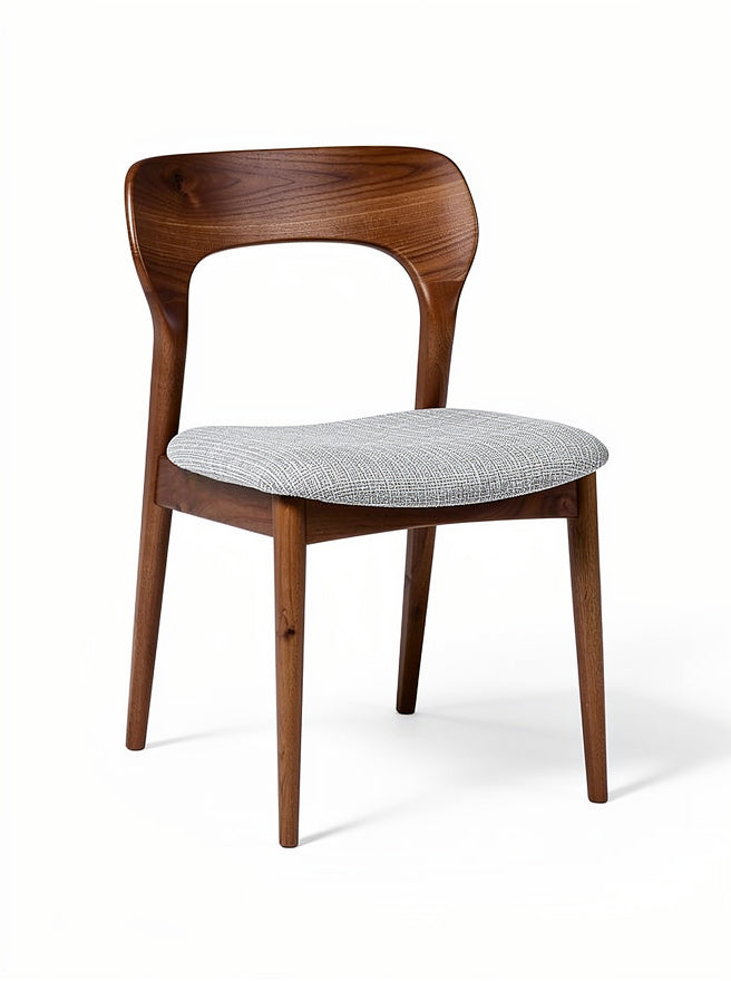 Moderne Houten Stoel met Grijze Bekleding en Sleehout Ontwerp